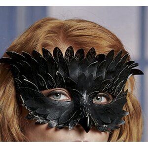 New ~ Grandinroad Black  Masquerade Mask, Crow ~ Halloween